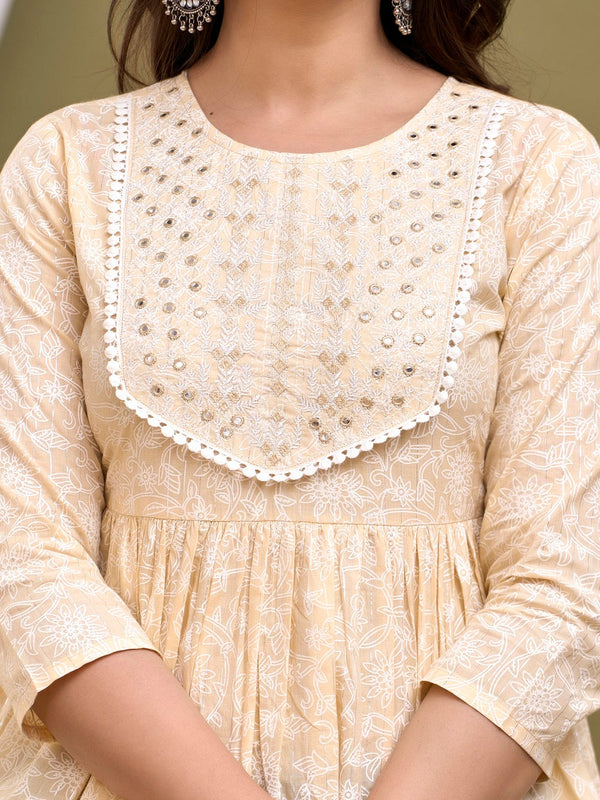 Cream-coloured regular peplum top